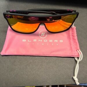 Blenders Sunglasses 😎💕☀️🏷️
